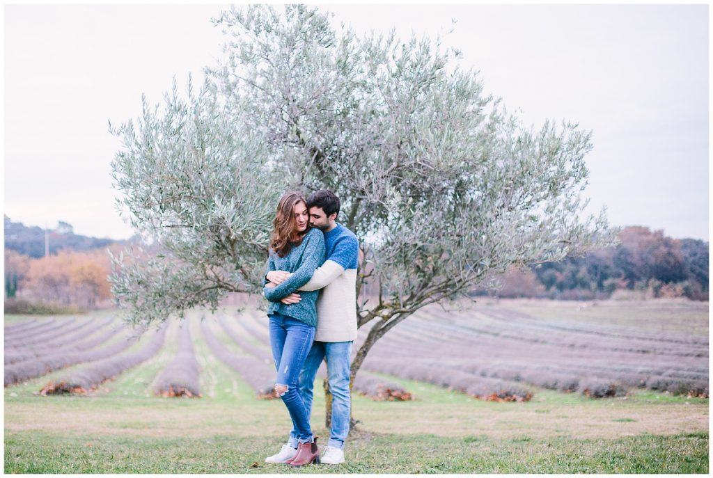 Séance photo de couple aux Domaine de Patras à Solerieux dans la Drôme provençale en région Rhône Alpes