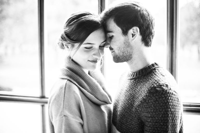 Séance photo de couple aux Domaine de Patras à Solerieux dans la Drôme provençale en région Rhône Alpes