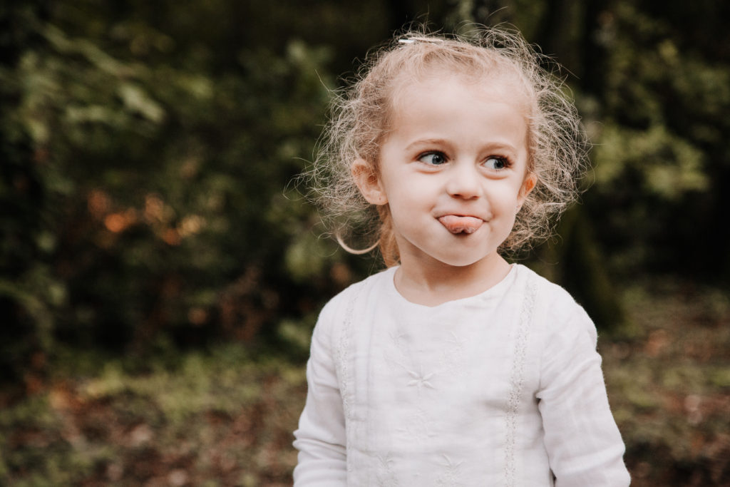 Séance famille et enfance en Drôme à Suze la Rousse dans la région Rhône Alpes Auvergne