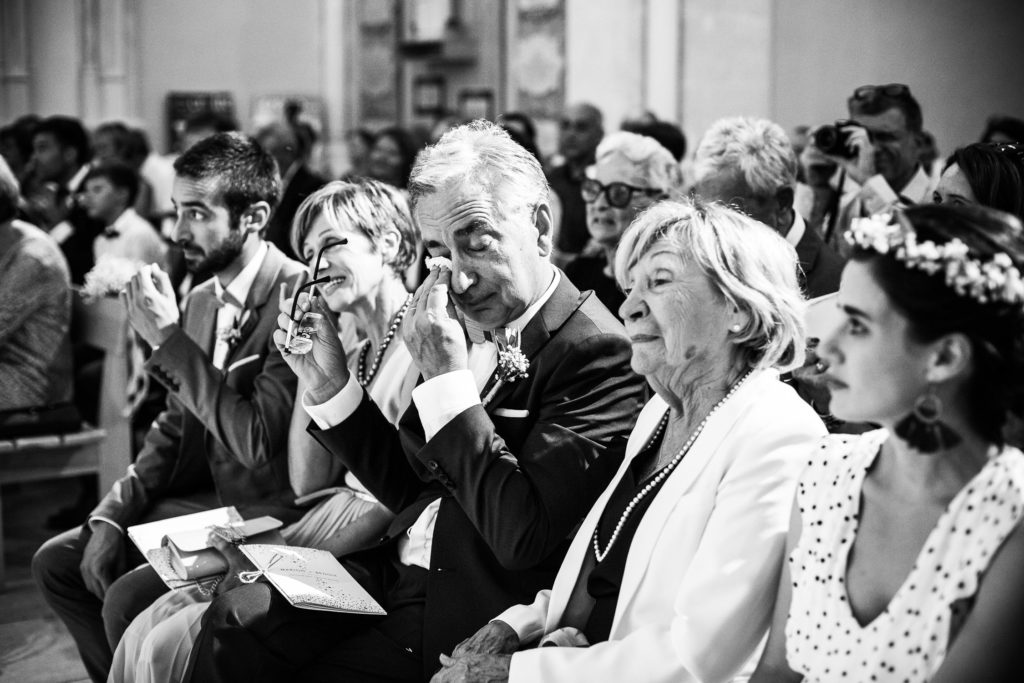 Emotions lors d'un mariage à l'église de roussas
