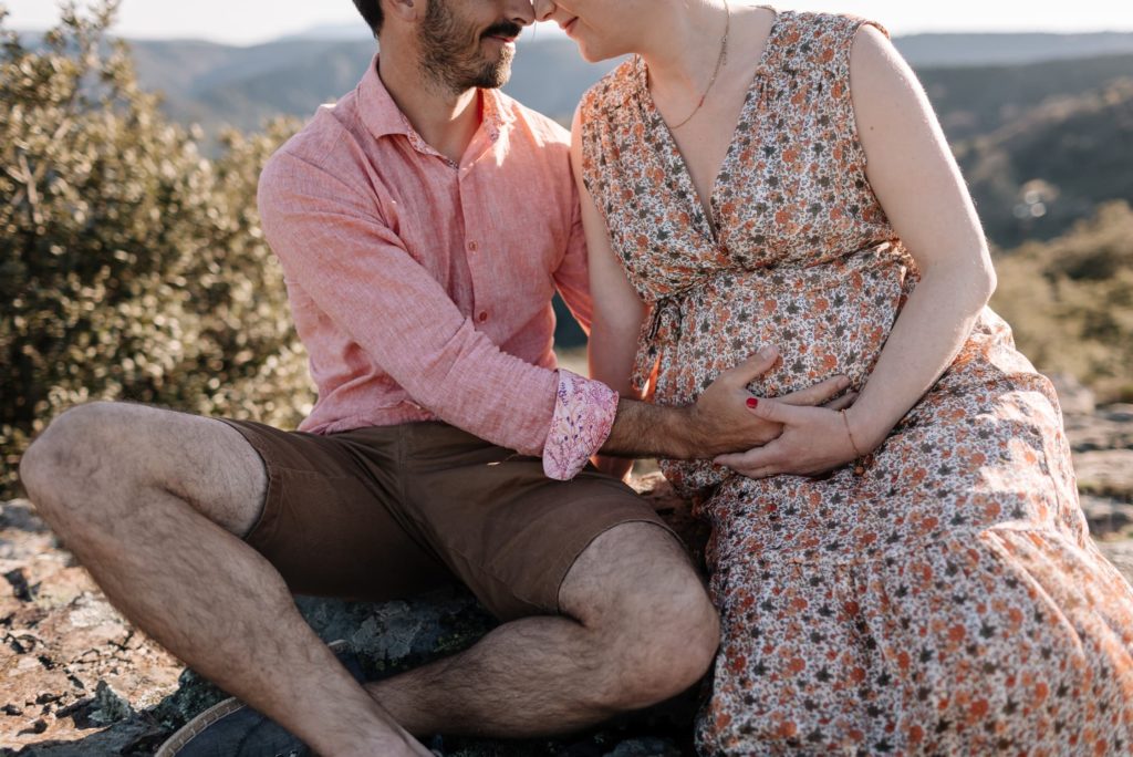 Séance maternité en Ardèche par Angélique Blaise photographe de famille