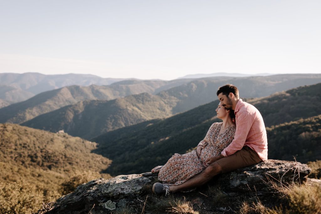 Séance maternité en Ardèche par Angélique Blaise photographe de famille