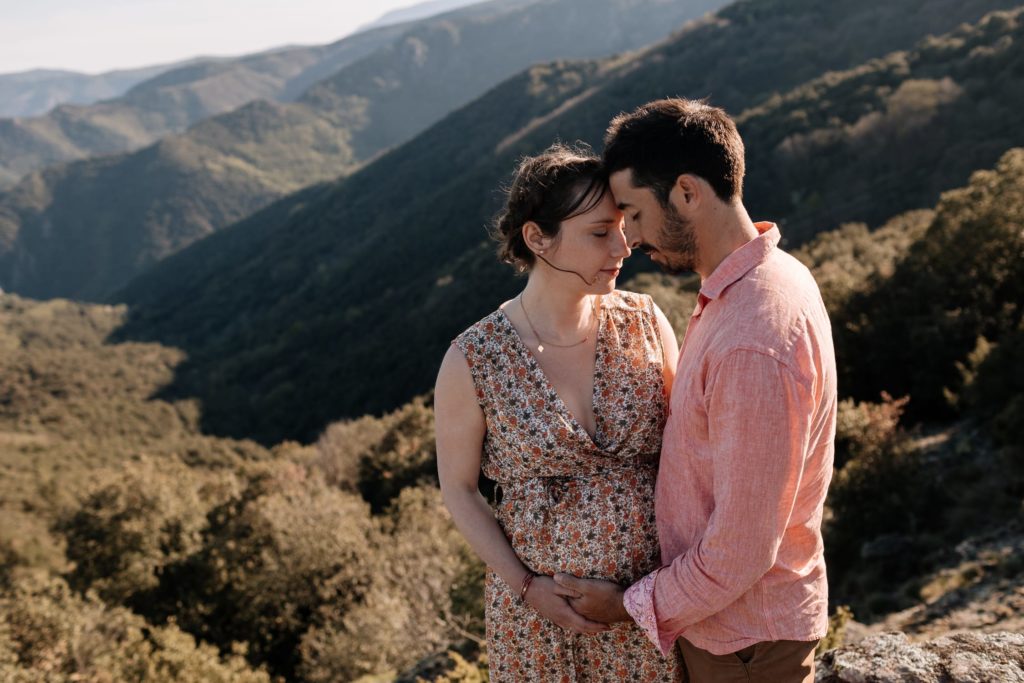 Séance maternité en Ardèche par Angélique Blaise photographe de famille
